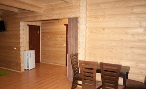 スイート 専用バスルーム | 客室内のダイニングエリア