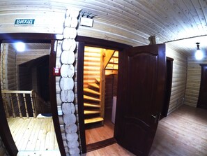 Double Room, Shared Bathroom (Attic) | 1 bedroom, premium bedding, iron/ironing board, free WiFi