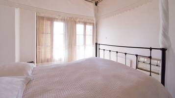 Traditional House, 2 Bedrooms