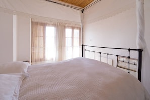 Traditional House, 2 Bedrooms
