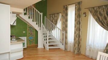 Duplex, Kitchen | Premium bedding, minibar, in-room safe, desk