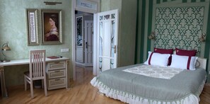 Suite, Kitchen | Premium bedding, minibar, in-room safe, desk - Fontush Boutique Hotel (Ivano-Frankivsk)
