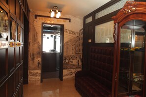 Lobby sitting area - Fontush Boutique Hotel (Ivano-Frankivsk)