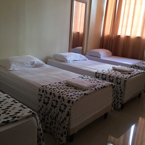 Quadruple Room | Blackout drapes, free WiFi - Pousada Verdes Flores (Brasília)