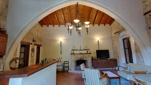Traditional House, 2 Bedrooms, Mountain View, Mountainside | Living room | 45-inch flat-screen TV with cable channels, TV, fireplace - Komi Lofou Traditional House (Lofou)