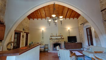 Traditional House, 2 Bedrooms, Mountain View, Mountainside | Living room | 45-inch flat-screen TV with cable channels, TV, fireplace