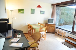 Standard Bungalow, 1 Bedroom | Living room | TV - L'Espinette (Hotton)