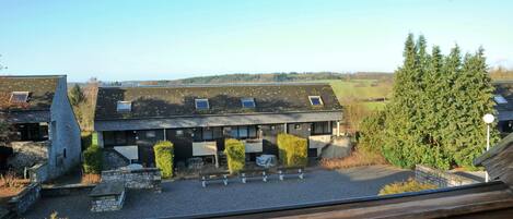 Bungalow clásico, 1 habitación | Vista desde la propiedad