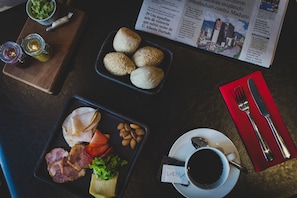 Guests can enjoy a casual dining experience with a variety of food options.