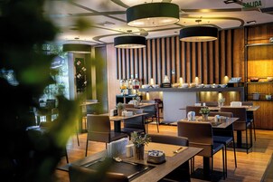 Der serveres morgenmad og frokost