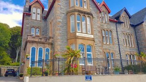 A large stone building with a sign reading "Corrieimar House". - Corriemar Guest House (Oban)