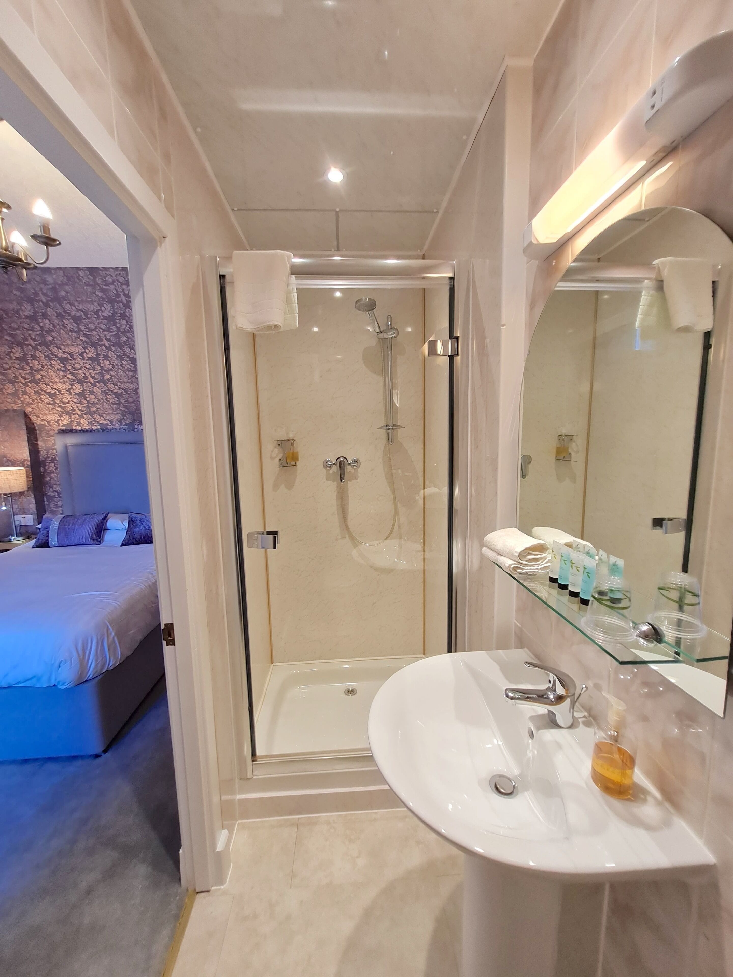 Double Room (Room 3) | Premium bedding, iron/ironing board, bed sheets