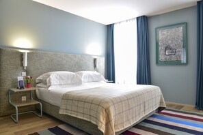 Hypo-allergenic bedding, minibar, in-room safe, desk