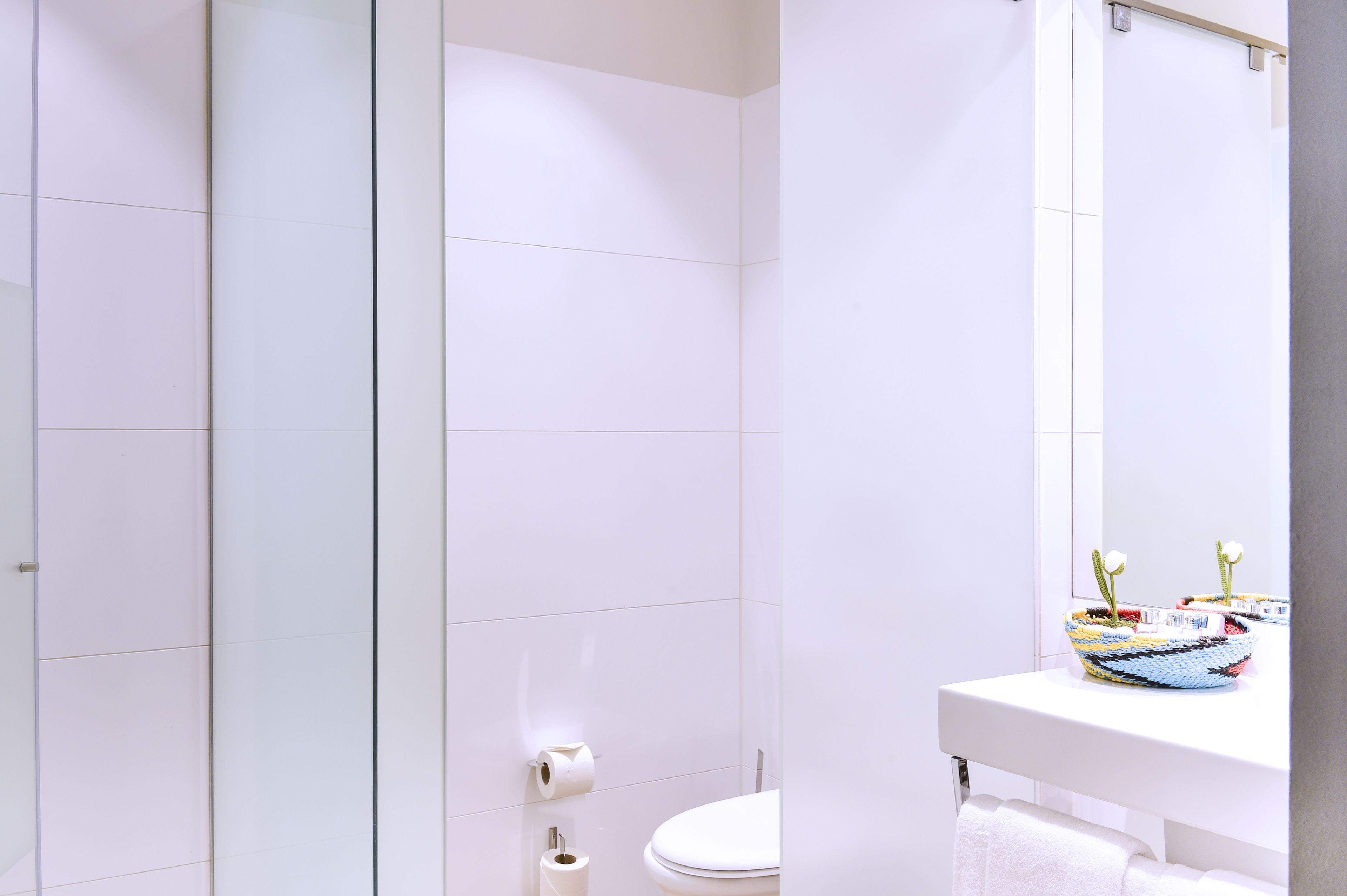 shower, free toiletries, towels