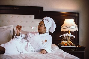 Minibar, Zimmersafe, Schreibtisch, Verdunkelungsvorhänge