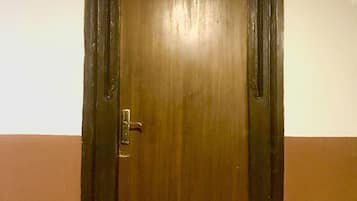 Standard Room | Desk, free WiFi, bed sheets
