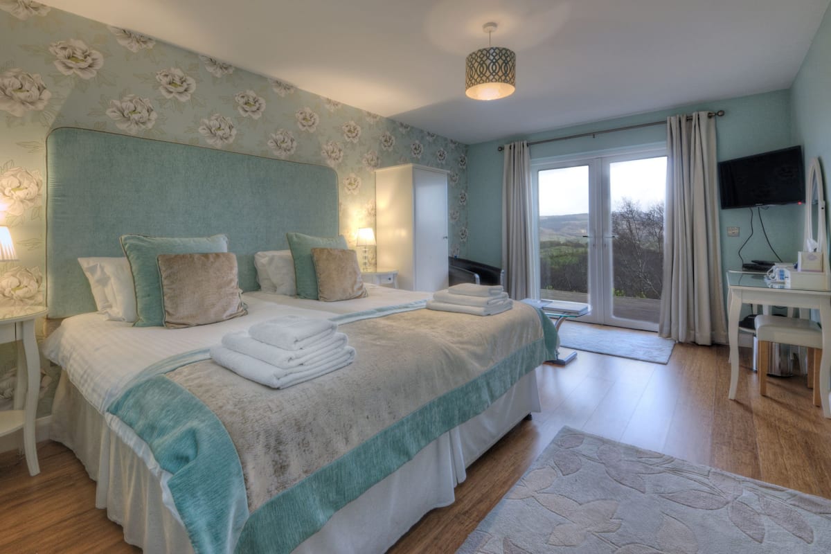 Twin Room, Balcony | Premium bedding, individually decorated, individually furnished, desk