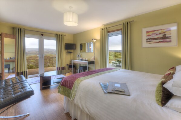Double Room, Balcony | Premium bedding, individually decorated, individually furnished, desk - Aspen Lodge (Oban)