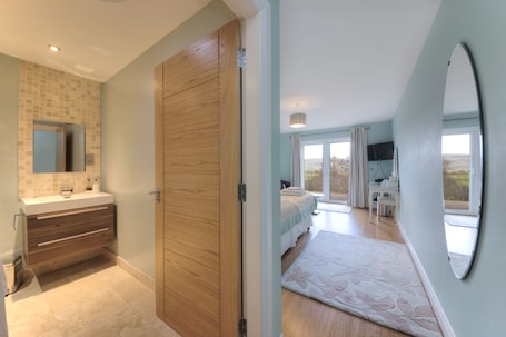 Twin Room, Balcony | Premium bedding, individually decorated, individually furnished, desk