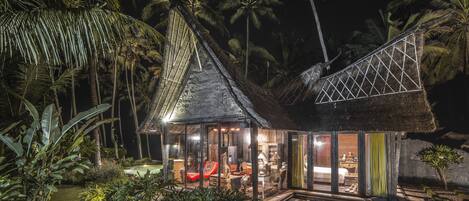 Romantic Villa, 2 Bedrooms, Ocean View, Beachfront | 2 bedrooms, premium bedding, in-room safe, individually decorated