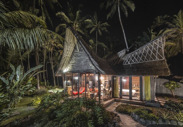 Romantic Villa, 2 Bedrooms, Ocean View, Beachfront | 2 bedrooms, premium bedding, in-room safe, individually decorated - Absolute Beachfront Romantic Villa Laut (Tabanan)