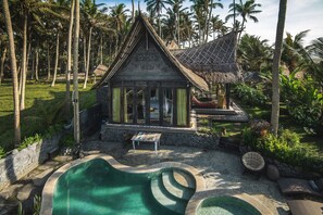 Exterior - Absolute Beachfront Romantic Villa Laut (Tabanan)