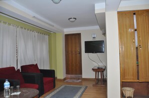 TV - Sunny Guest House and Cafe (Bhaktapur)