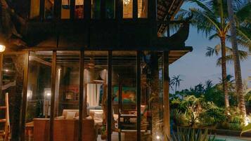 Smart TV 74-cm dengan saluran TV digital, Netflix, dan layanan streaming