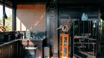 Tủ lạnh, lò nướng, bếp nấu, dụng cụ pha cà phê/trà