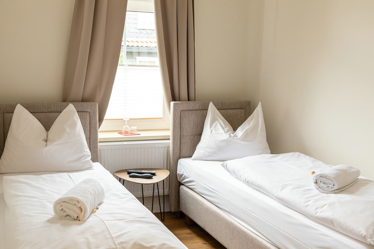 1 bedroom, premium bedding, minibar, desk