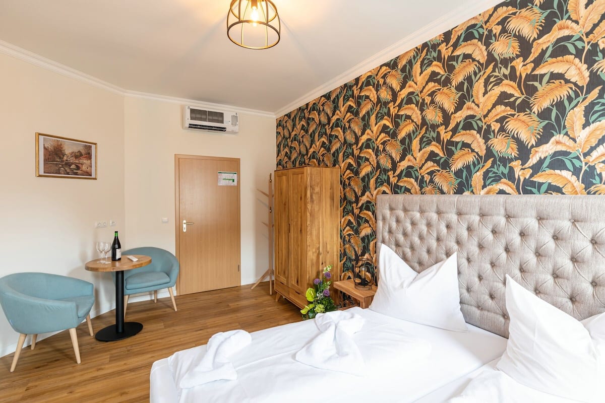 1 bedroom, premium bedding, minibar, desk