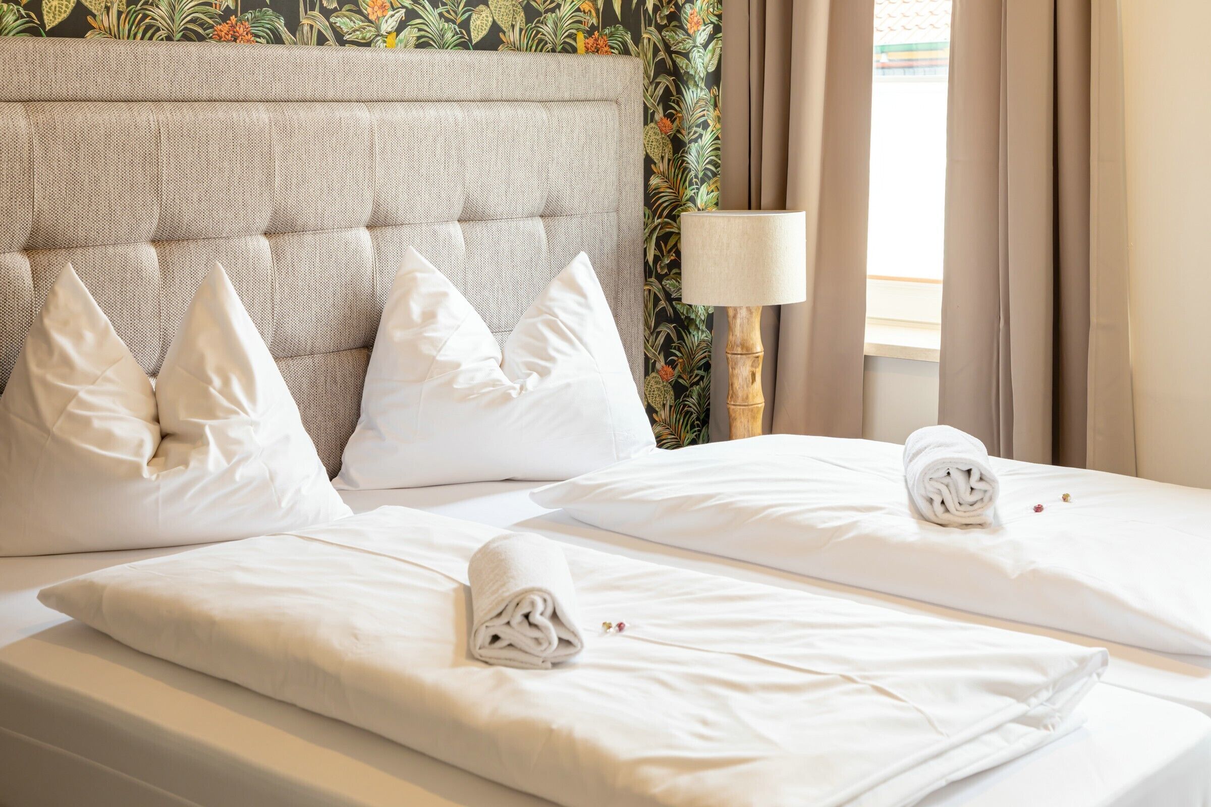 family room | premium bedding, minibar, desk, soundproofing