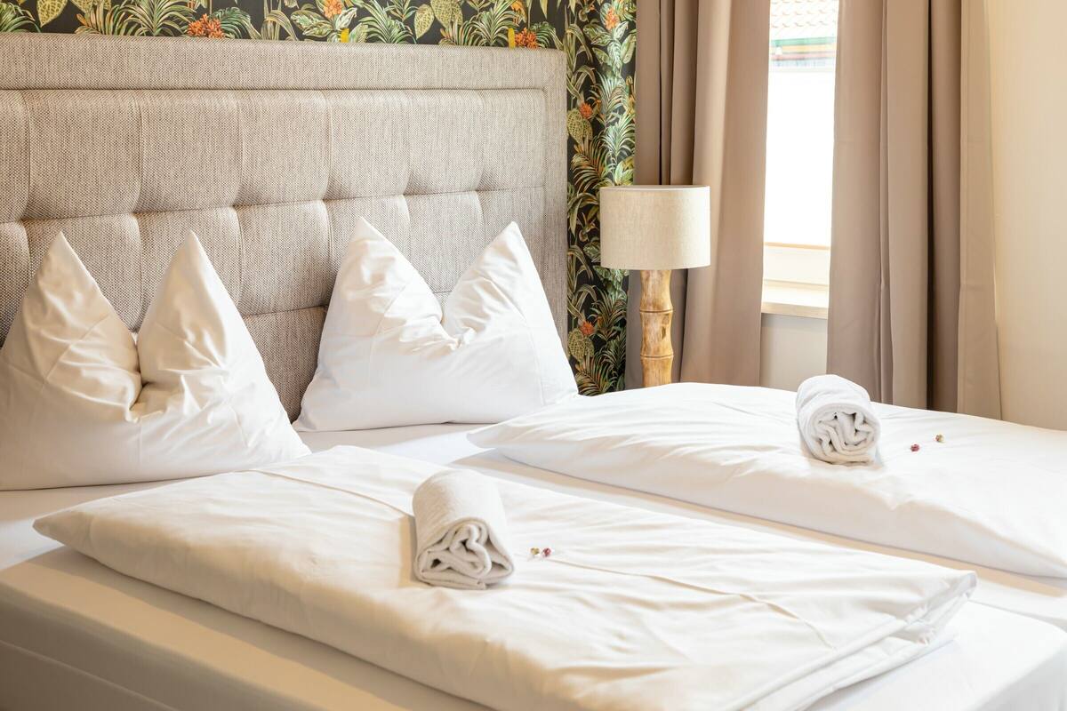 family room | premium bedding, minibar, desk, soundproofing