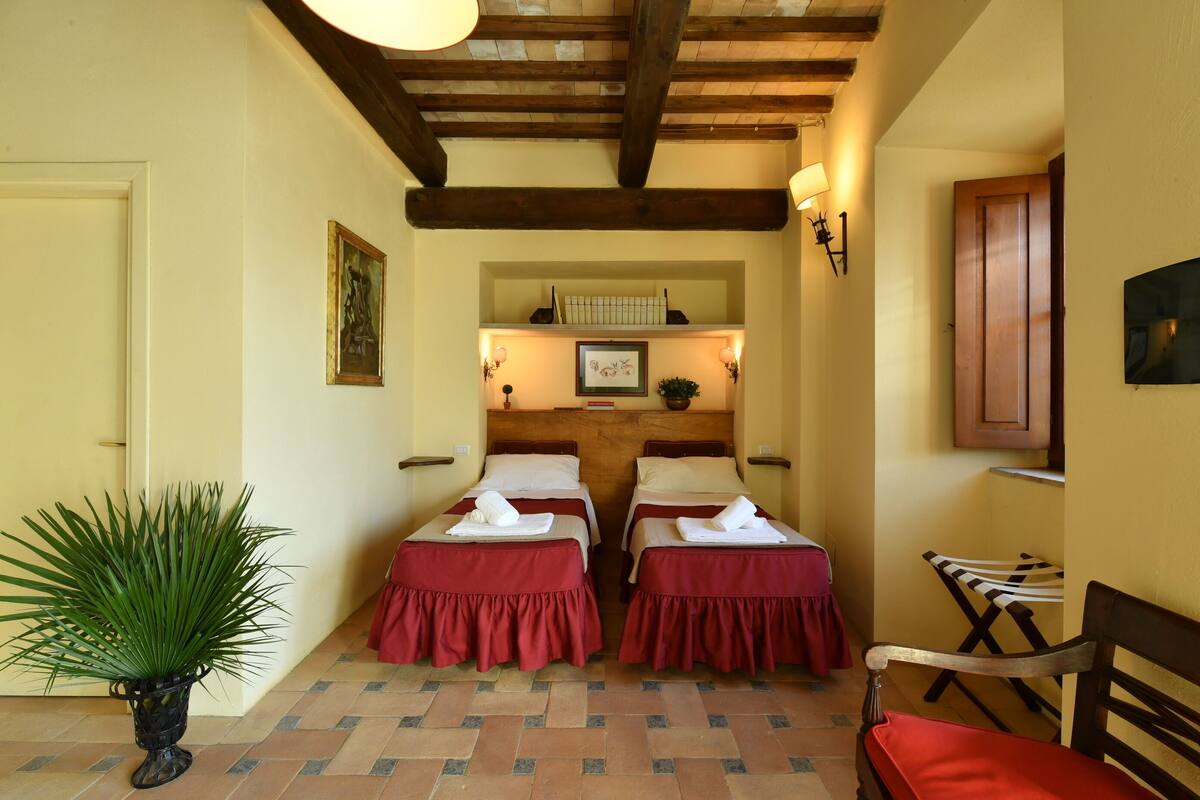 Traditional Double or Twin Room | Individually decorated, individually furnished, desk, free WiFi