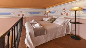 Individually decorated, individually furnished, desk, free WiFi