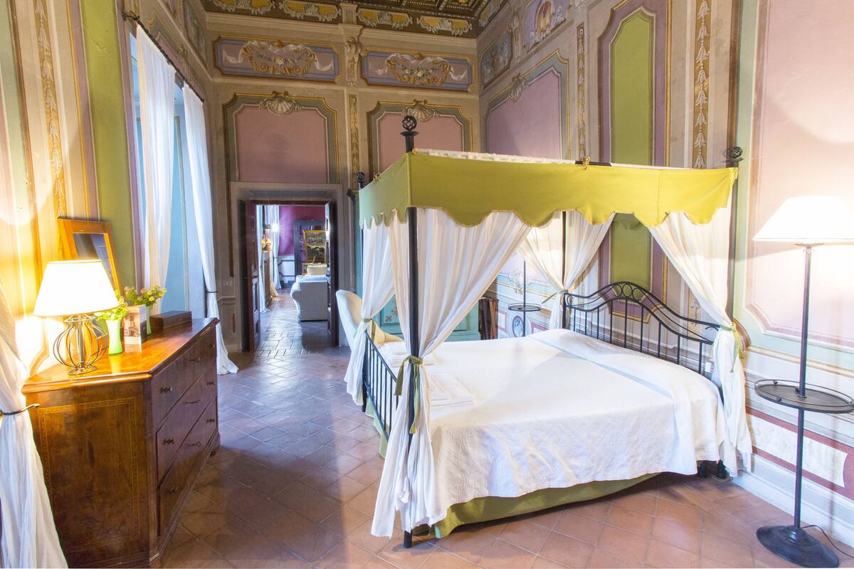 Royal Suite | Individually decorated, individually furnished, desk, free WiFi