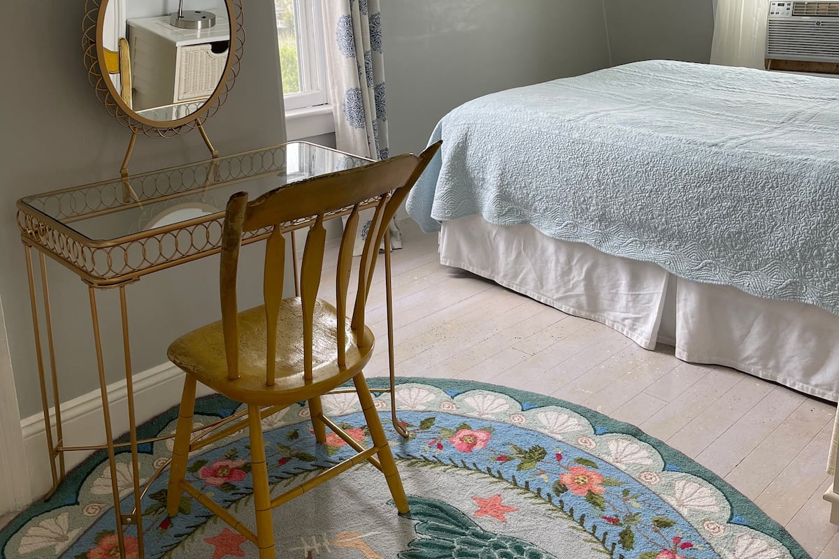 Mermaid Room | Premium bedding, individually decorated, individually furnished