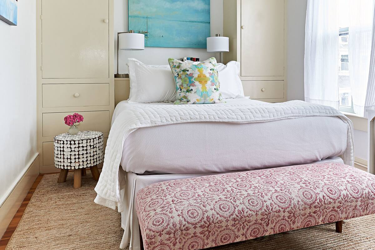 Lighthouse Room | Premium bedding, iron/ironing board, WiFi (free), individually decorated