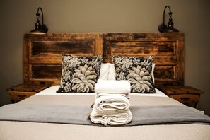 In-room safe, individually furnished, iron/ironing board, free WiFi - Die Herehuis Guesthouse (Beaufort West)