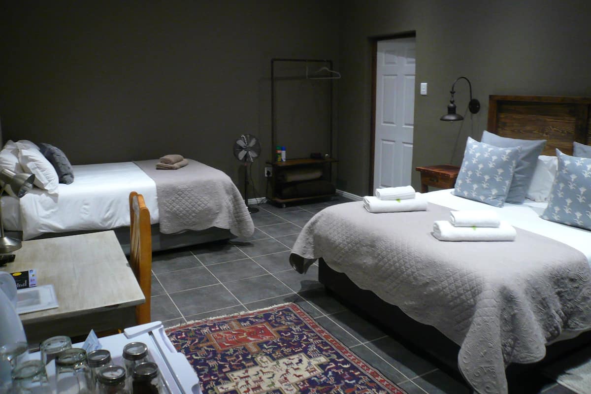 Herehuis Pool View Luxury King Unit | In-room safe, individually furnished, iron/ironing board, free WiFi