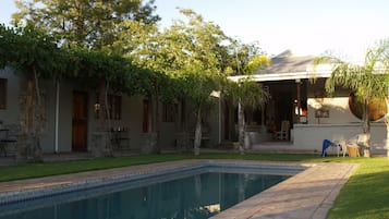 UdendĂžrs pool, liggestole