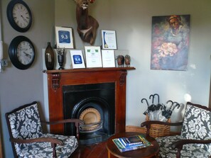 Check-in/check-out kiosk - Die Herehuis Guesthouse (Beaufort West)