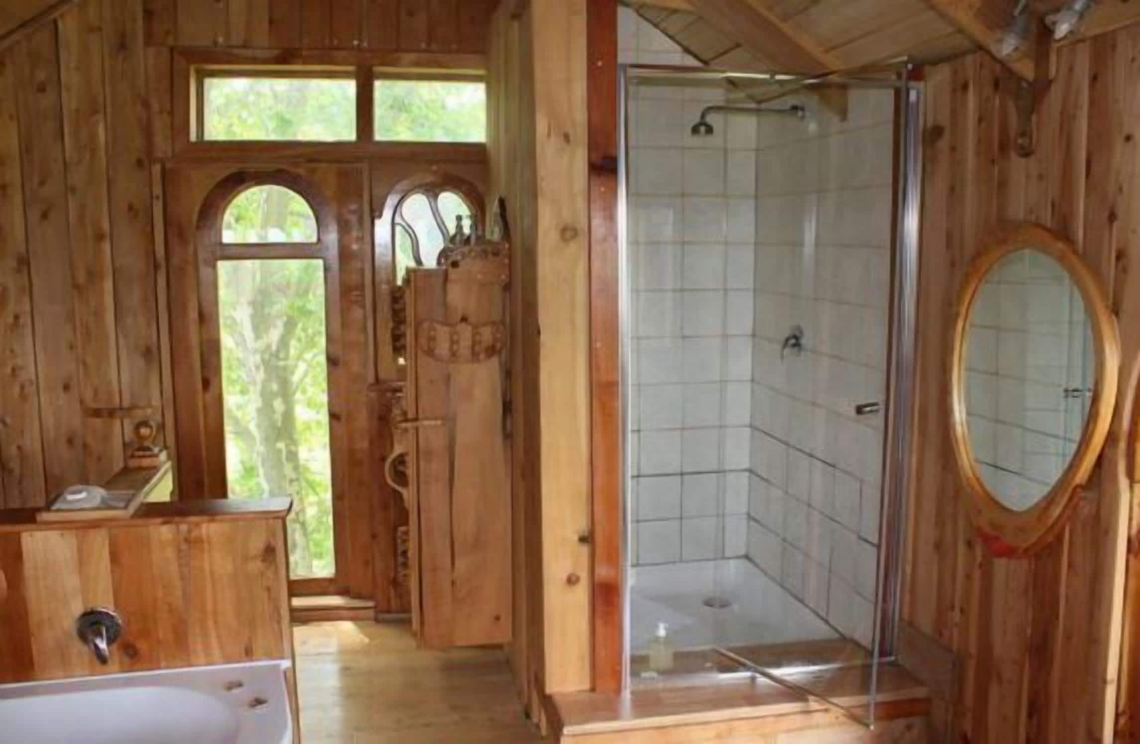 Faraway Treehouse | Bathroom | Shower, hair dryer, towels