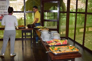 Breakfast, lunch, dinner served; Regional cuisine - ExplorNapo Lodge (Mazán)
