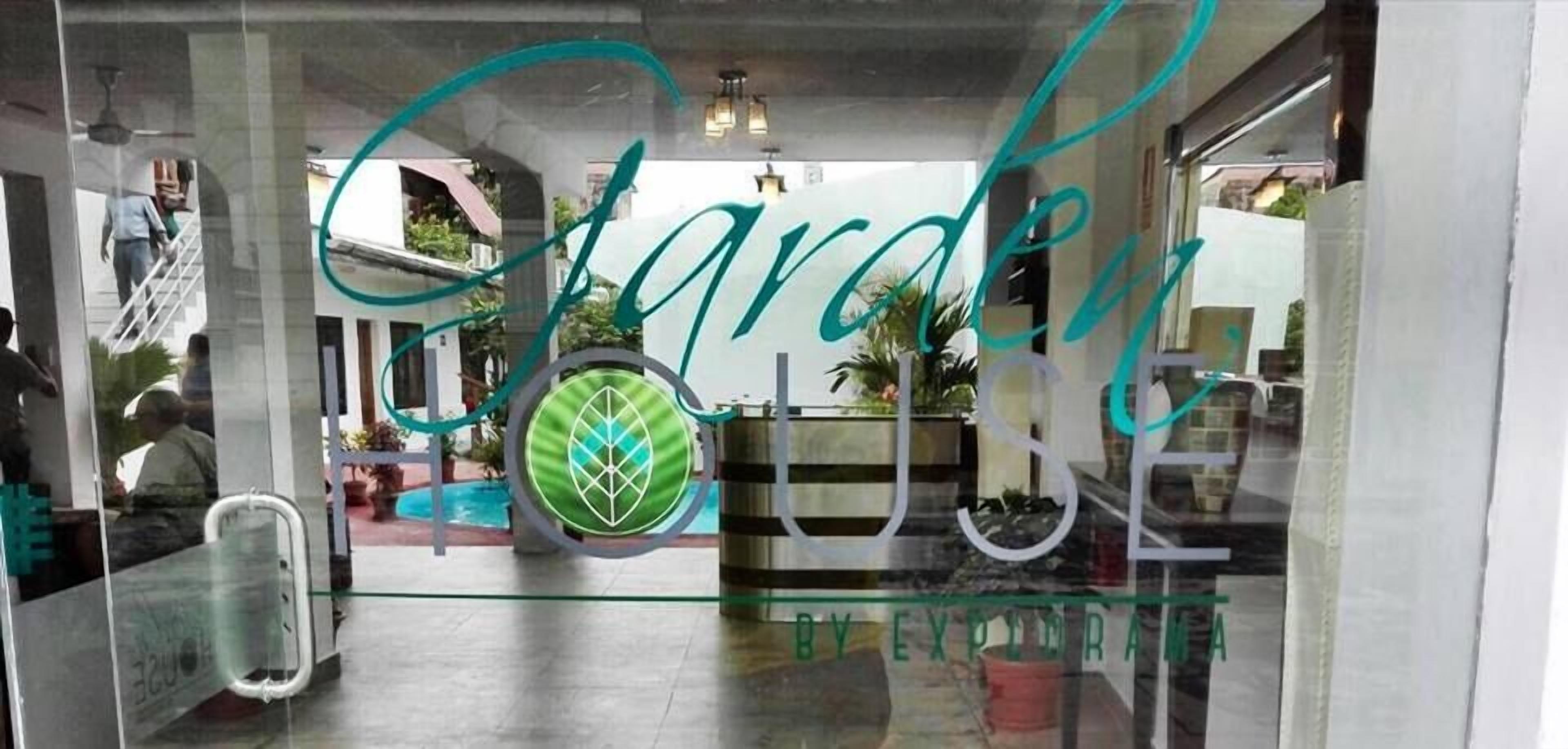 Pintu masuk properti