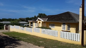 Exterior - The Kimberly Beach Villa (Duncans)