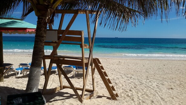 Private beach nearby - The Kimberly Beach Villa (Duncans)