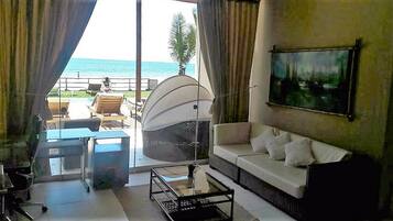 Presidential Suite, Private Bathroom, Ocean View | Living area | LED TV, tablet