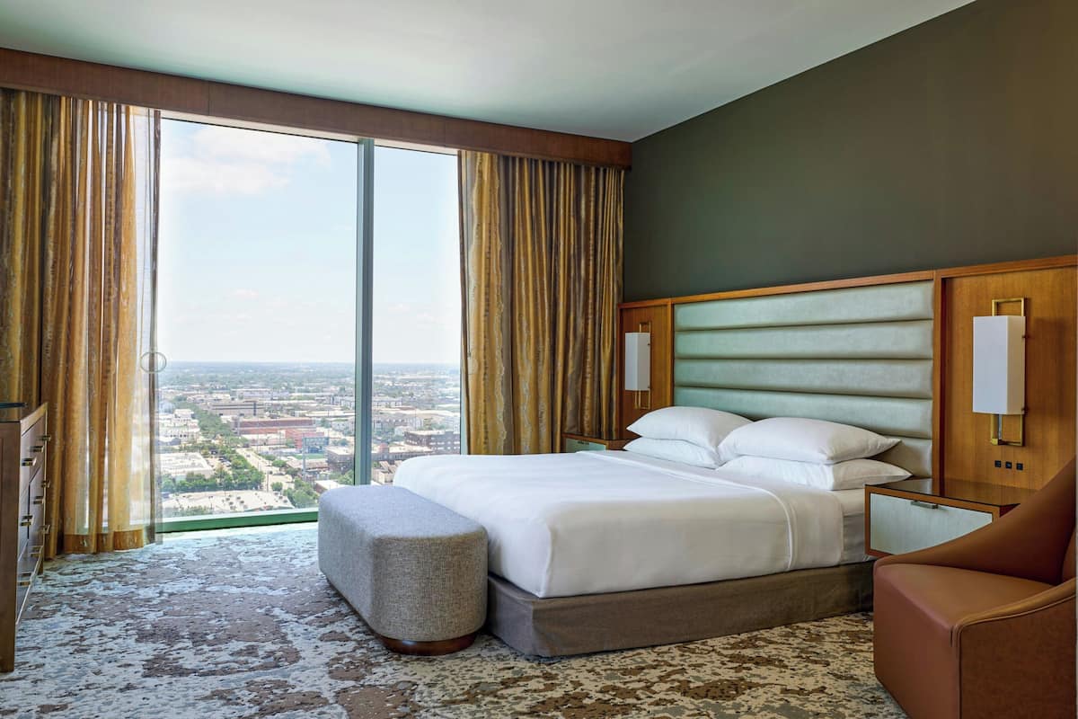 Executive Suite, 1 Bedroom, Park View | Hypo-allergenic bedding available, in-room safe, desk, laptop workspace