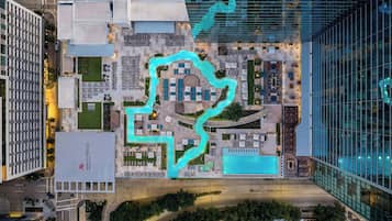 2 kolam renang outdoor, dengan cabana (dengan biaya tambahan)